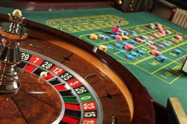 iso toto Texas Poker live dealer table with multiple players and community cards